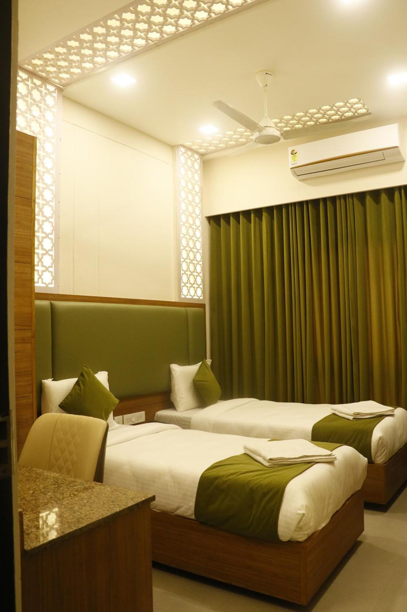 Cosmo Grande Hotel Chennai Exterior photo