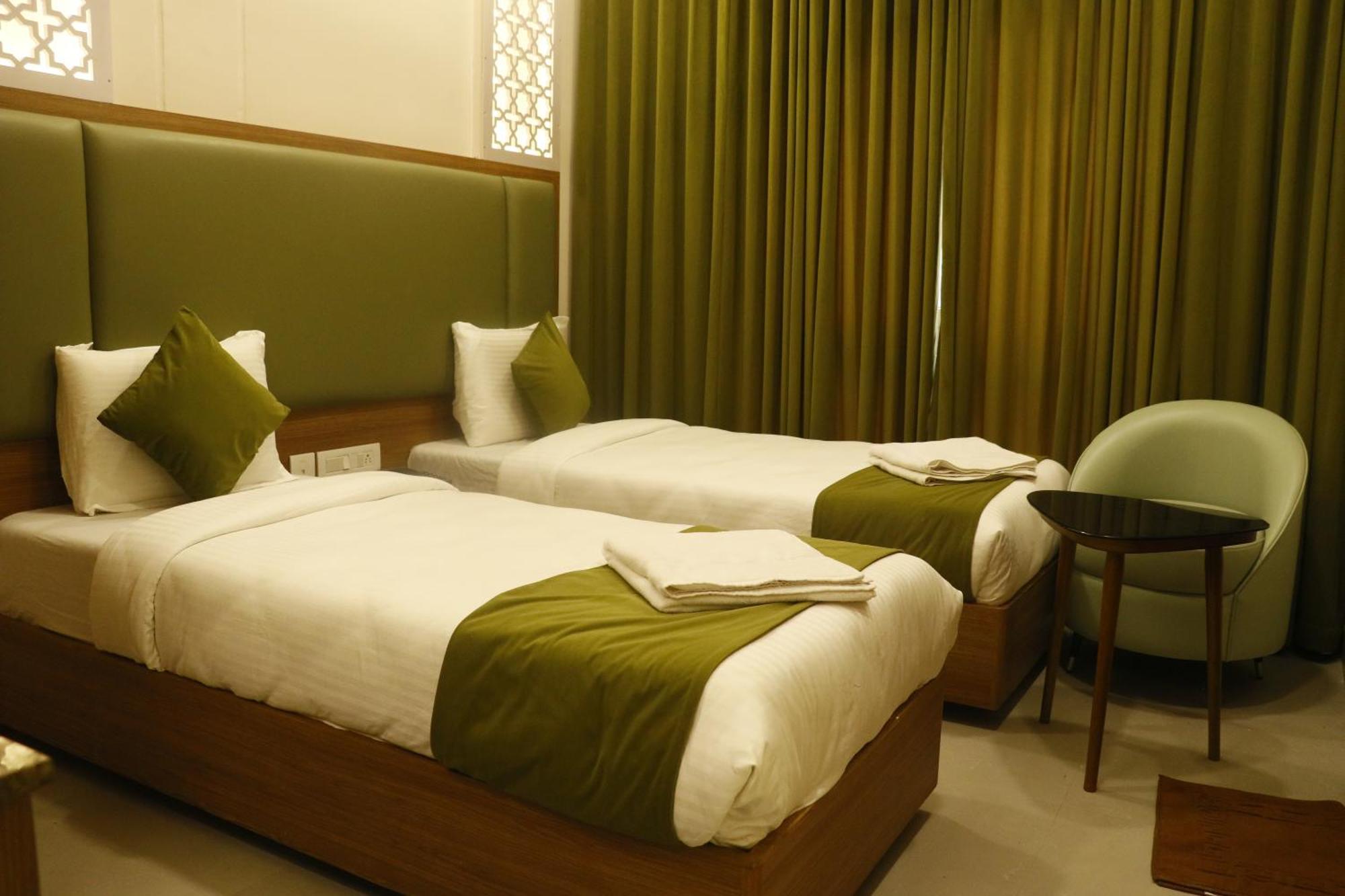 Cosmo Grande Hotel Chennai Exterior photo