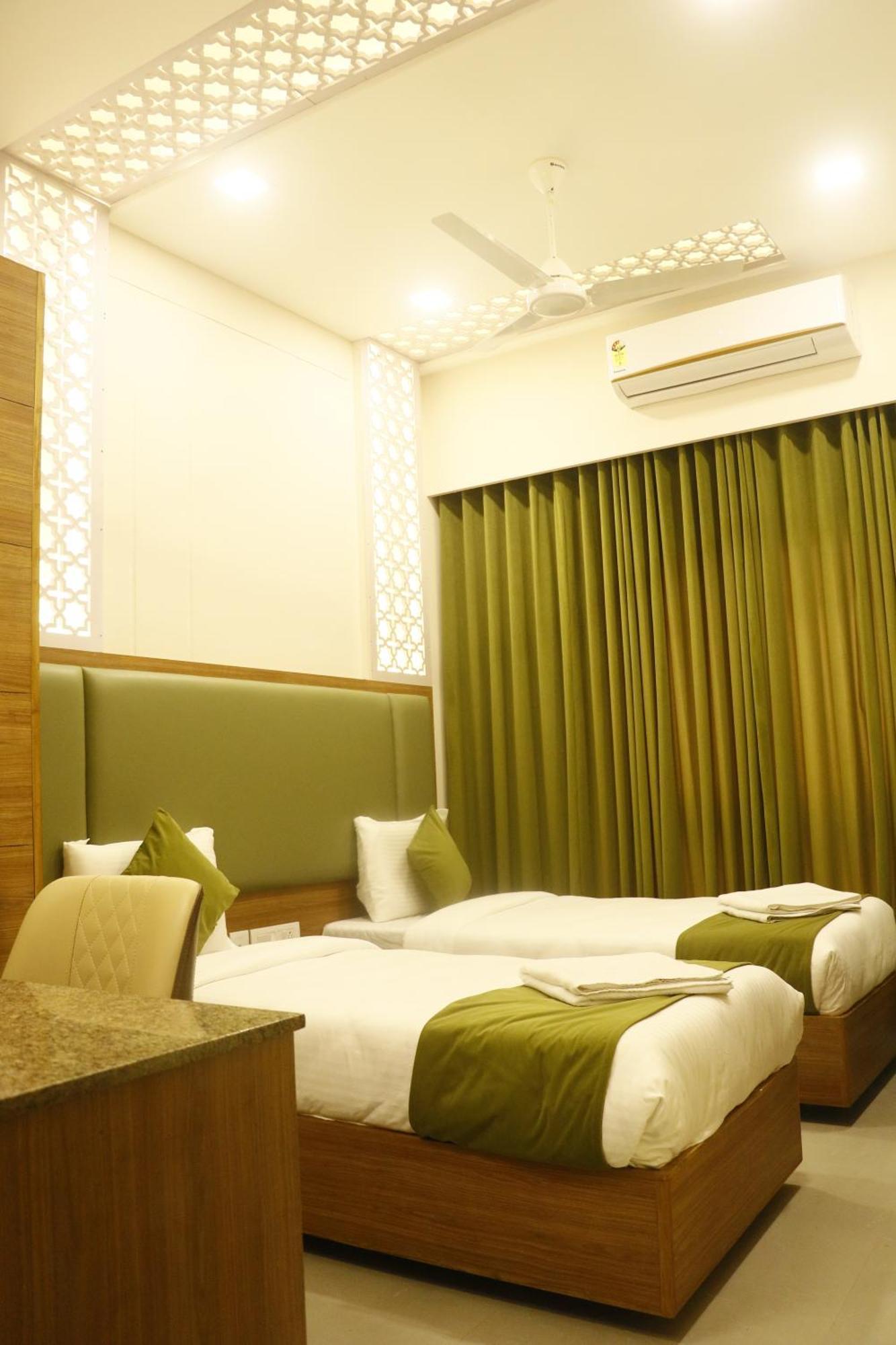 Cosmo Grande Hotel Chennai Exterior photo