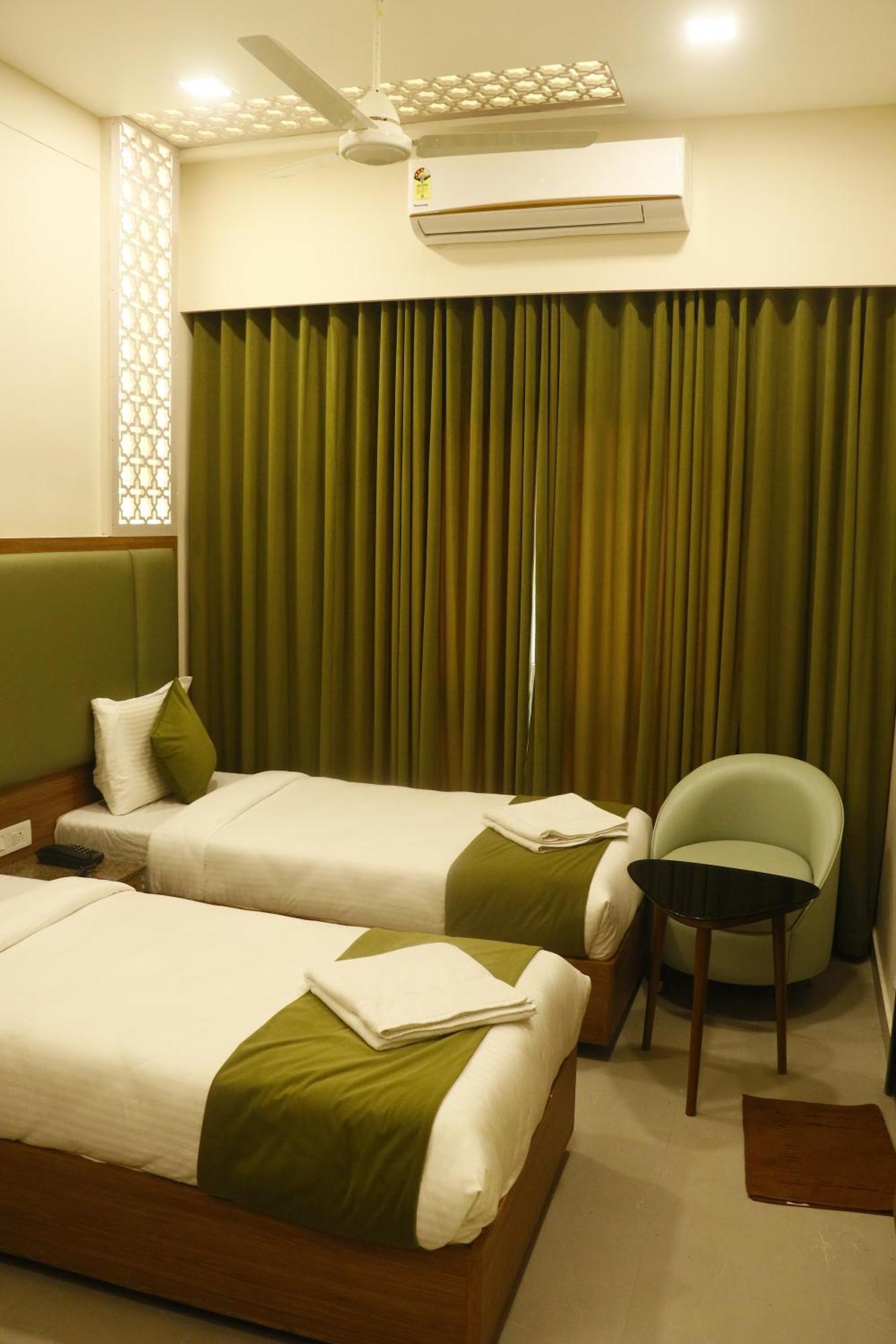 Cosmo Grande Hotel Chennai Exterior photo