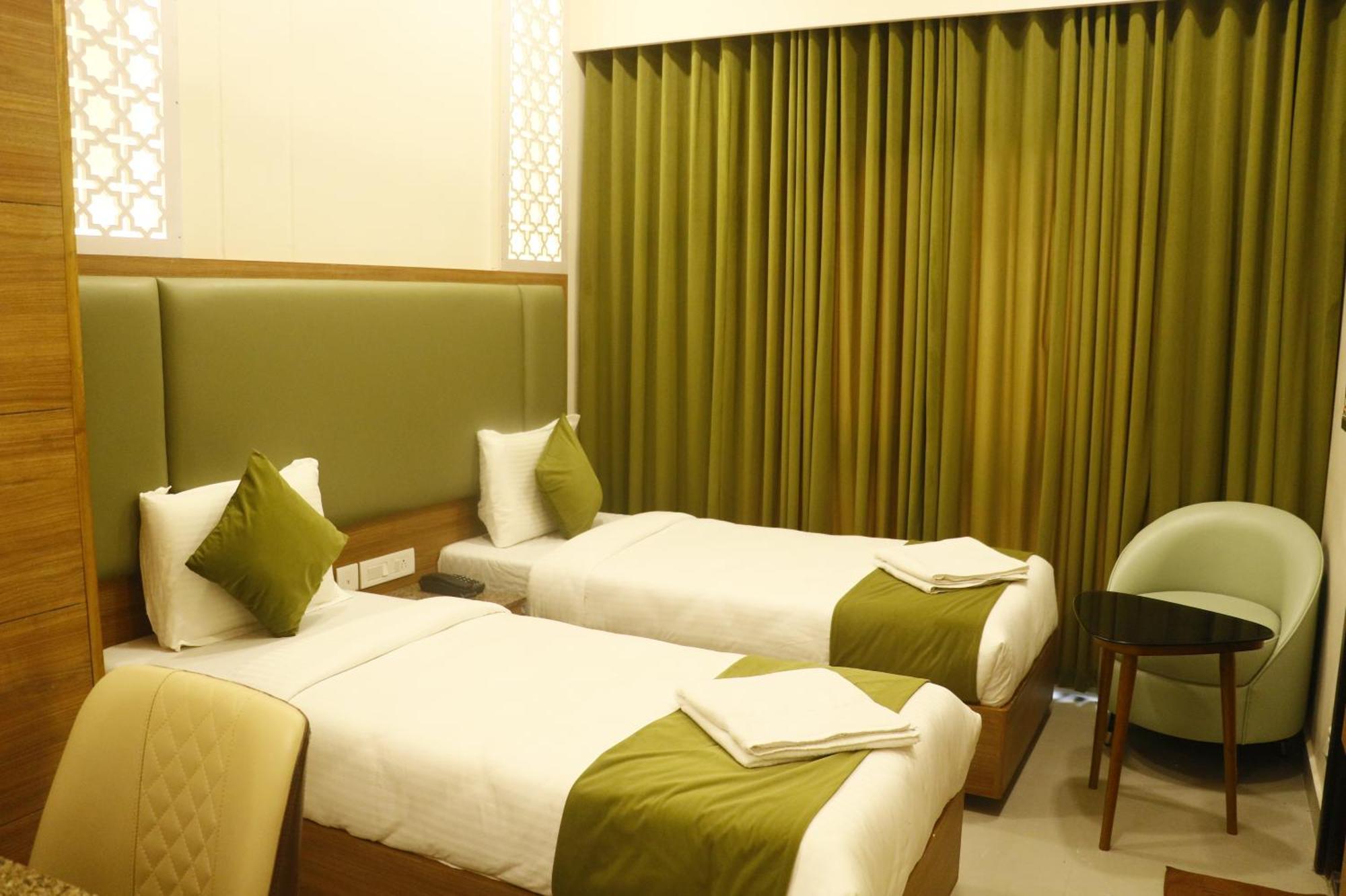 Cosmo Grande Hotel Chennai Exterior photo