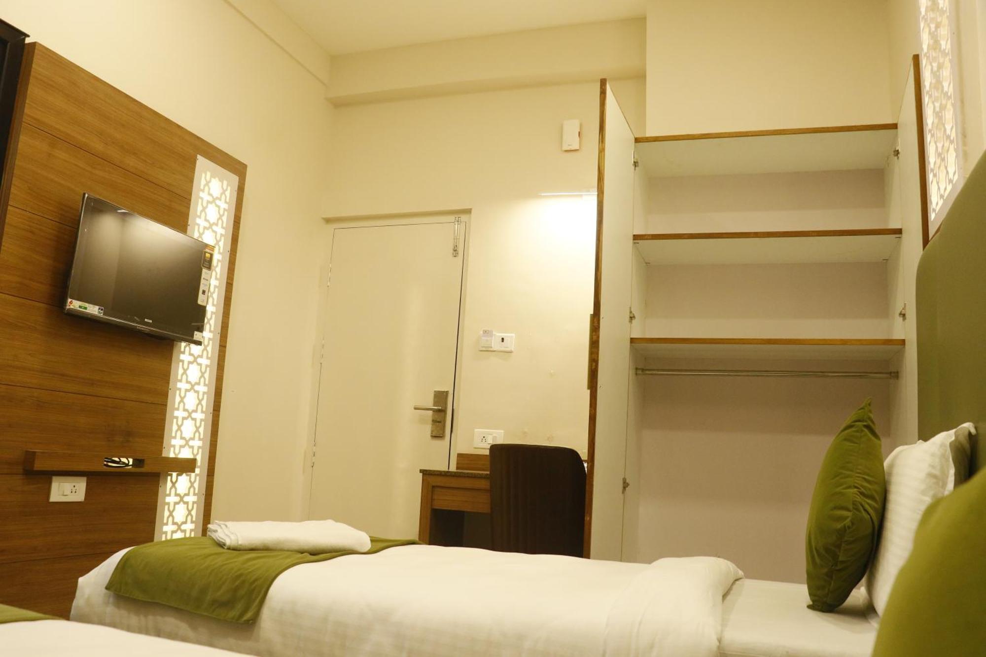 Cosmo Grande Hotel Chennai Exterior photo