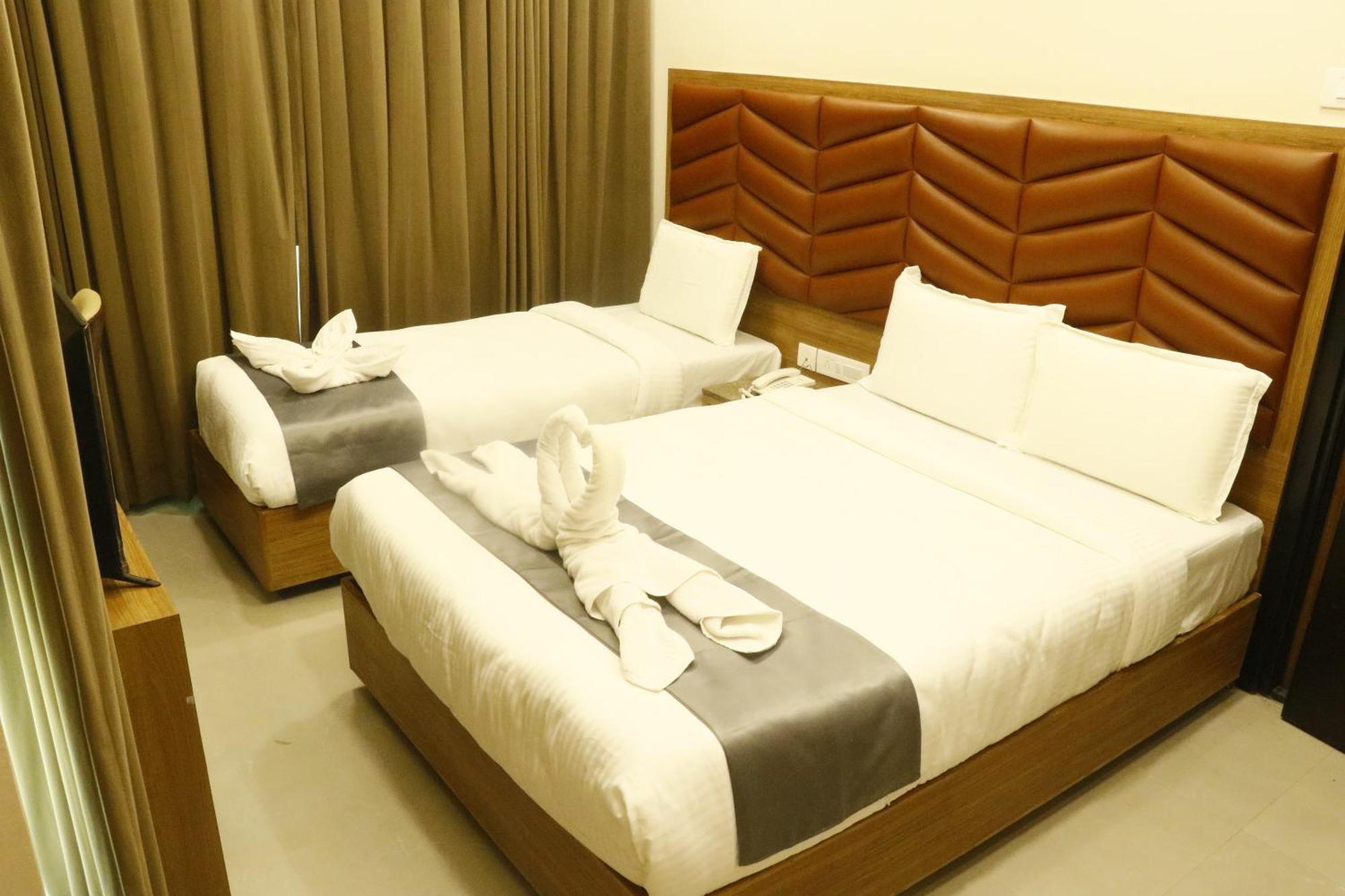Cosmo Grande Hotel Chennai Exterior photo