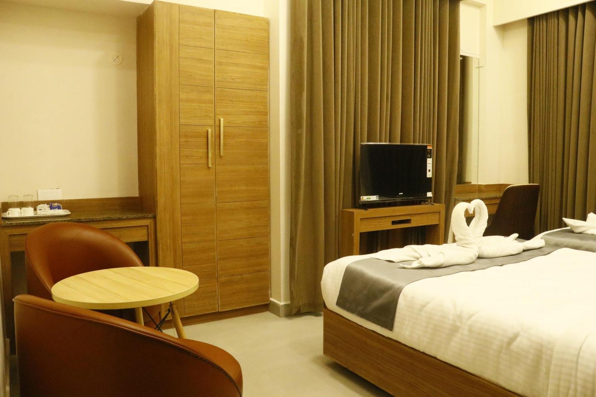 Cosmo Grande Hotel Chennai Exterior photo
