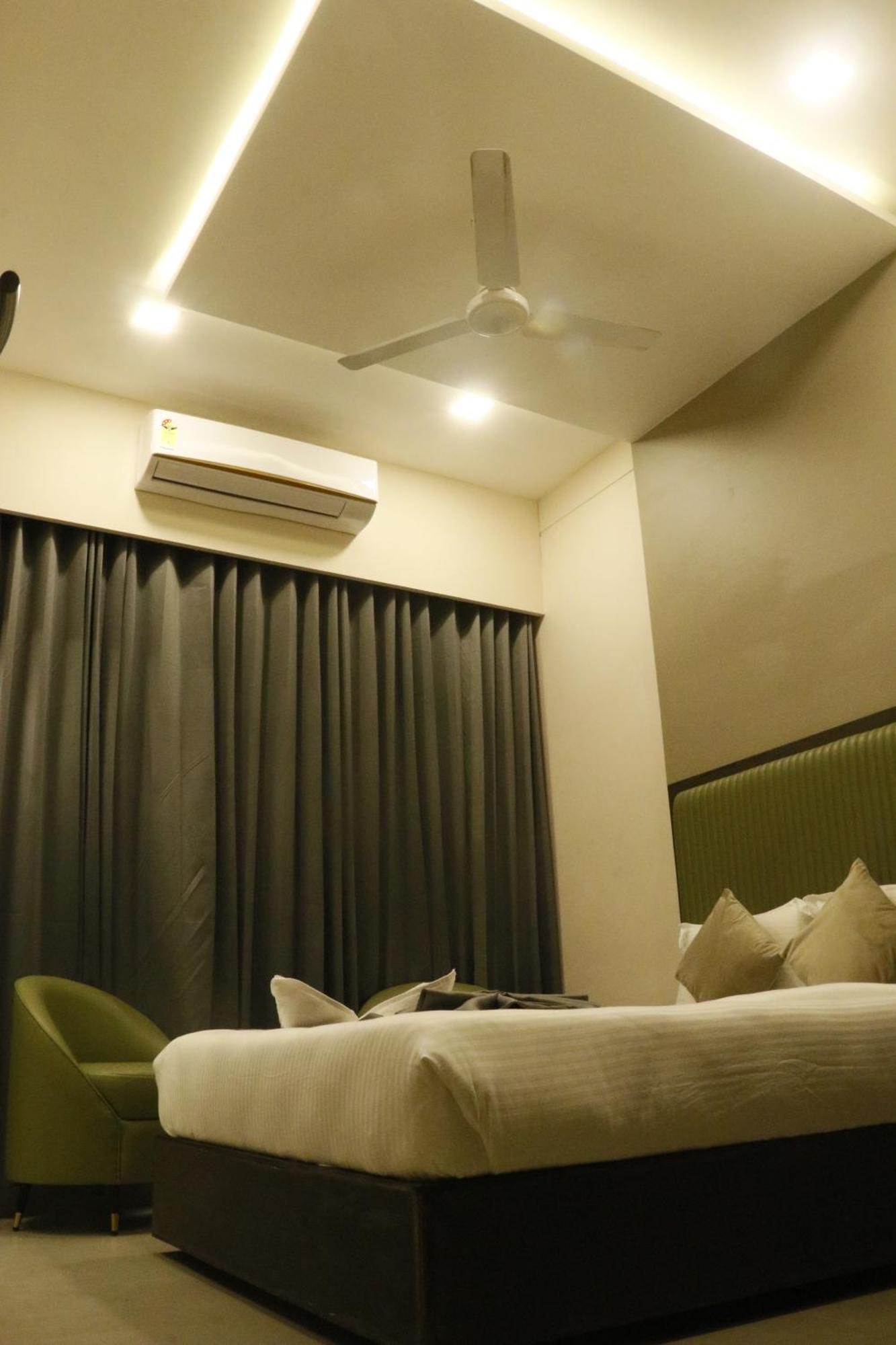 Cosmo Grande Hotel Chennai Exterior photo