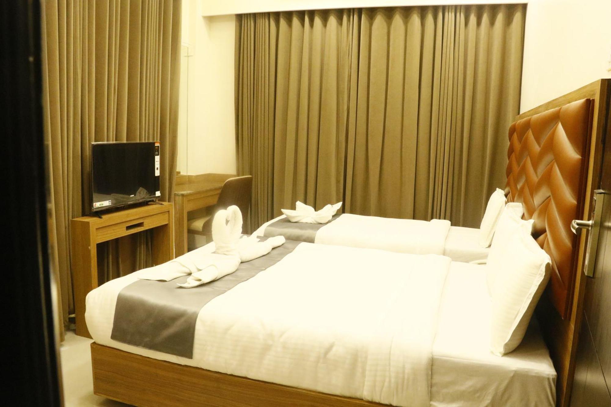 Cosmo Grande Hotel Chennai Exterior photo